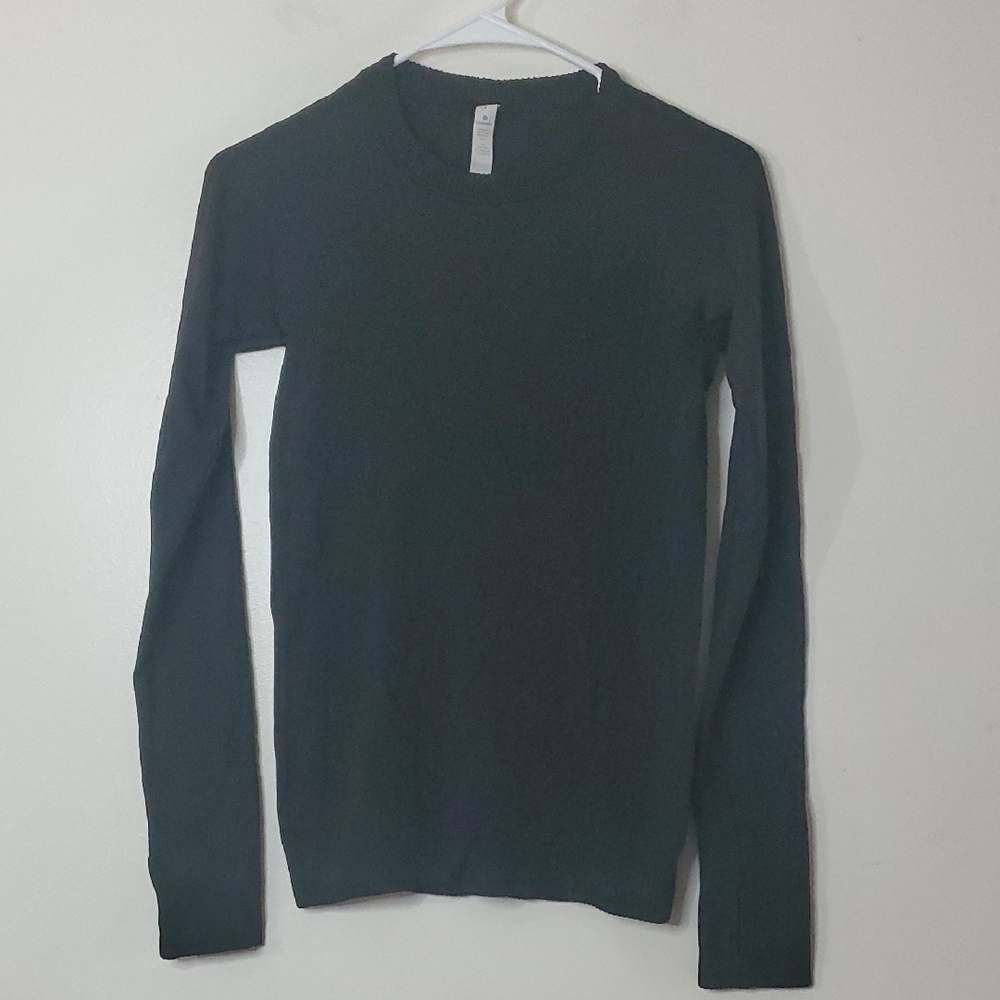Lululemon Black Textured Longsleeve Top Size 4 Thumbholes Tight Fit